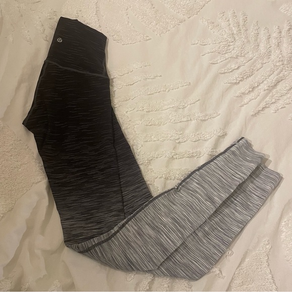 Lululemon Leggings, gradient, size 2 - Picture 3 of 3